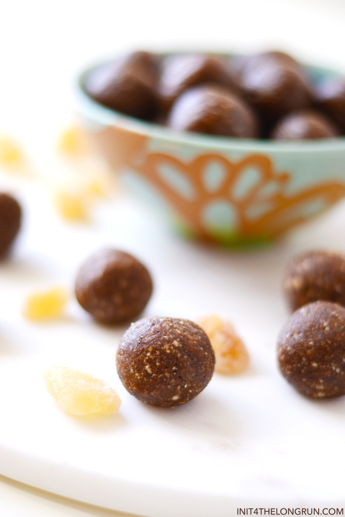 Healthy Gingerbread Energy Balls // Just one bite of these gingerbread balls and you're tastebuds will be overwhelmed with festive flavor... but I promise you'll want more than one bite.