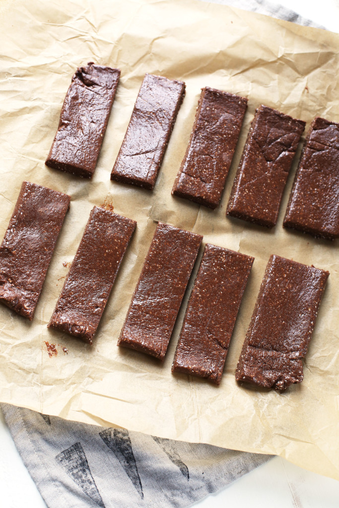 Chocolate Peanut Butter Protein Bars (vegan & gluten-free)