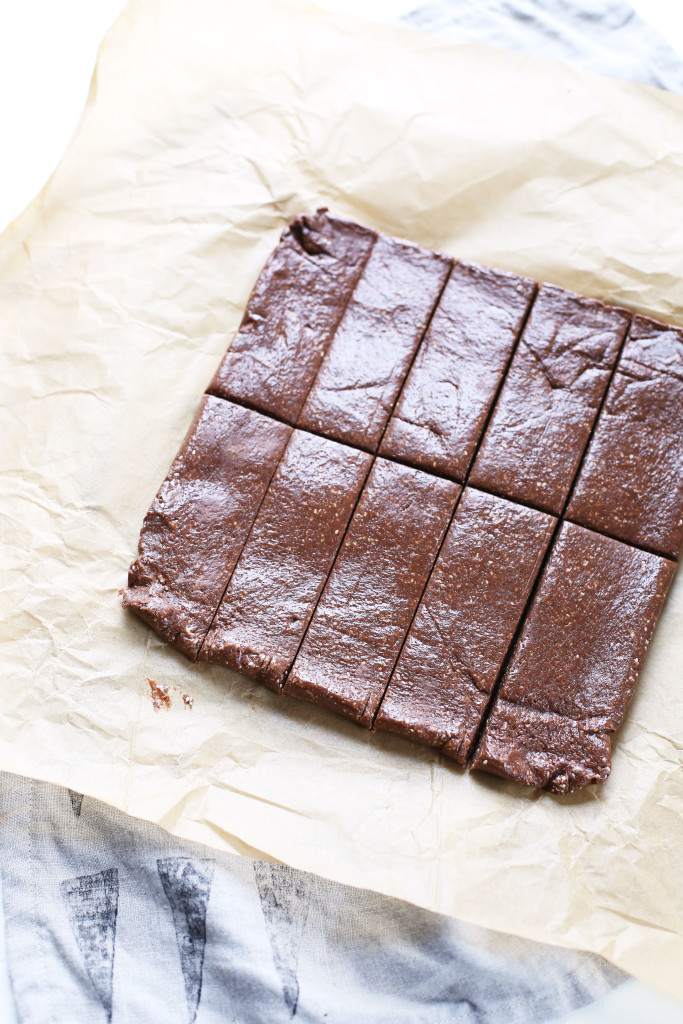 Chocolate Peanut Butter Protein Bars (vegan & gluten-free)